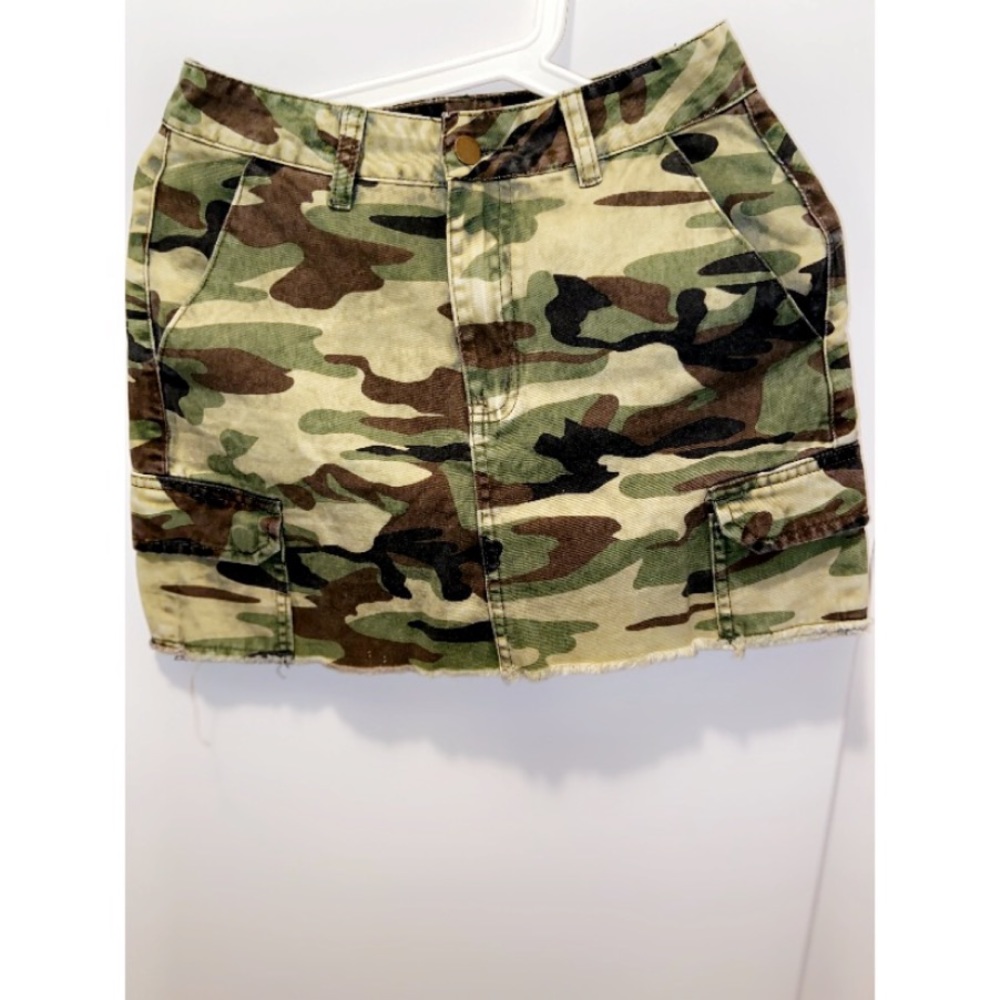 Boohoo camouflage mini skirt
